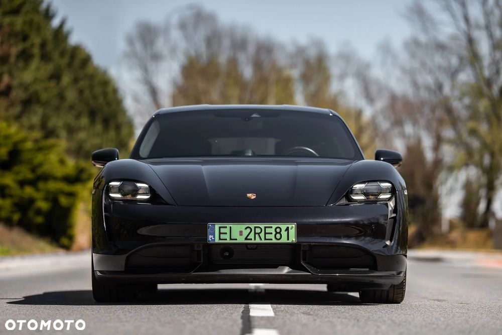 Porsche Taycan Turbo - 23