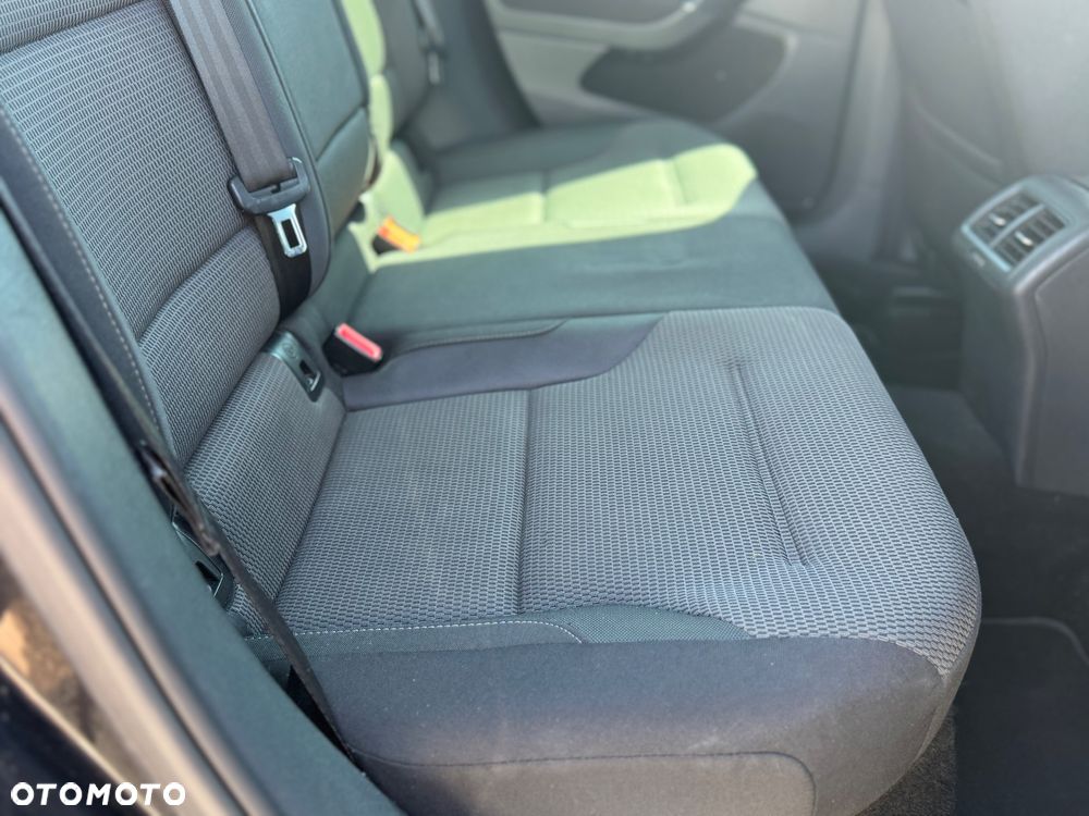 Volkswagen Golf 1.6 TDI DPF Comfortline - 31