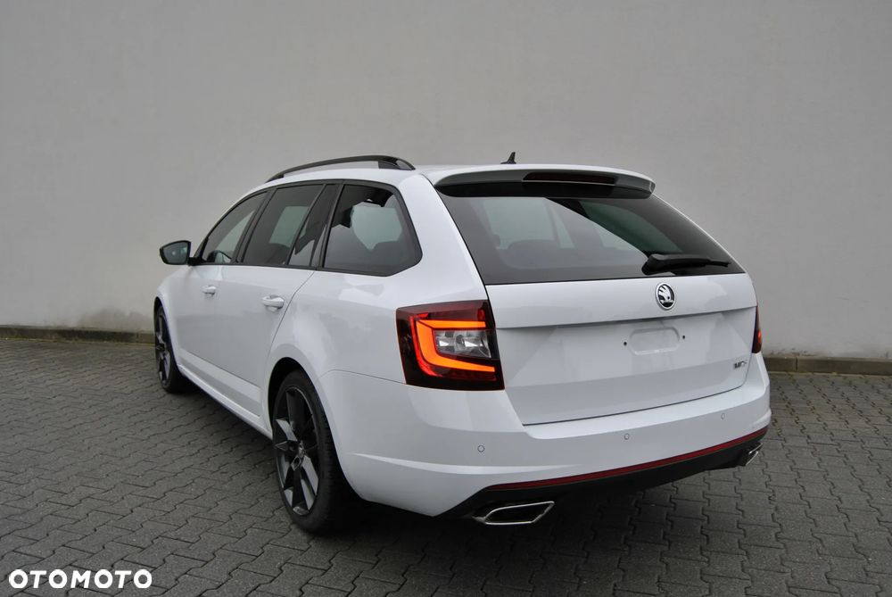 Skoda Octavia Combi 2.0 TDI DSG RS - 10