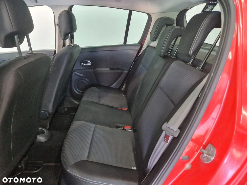 Renault Clio - 21