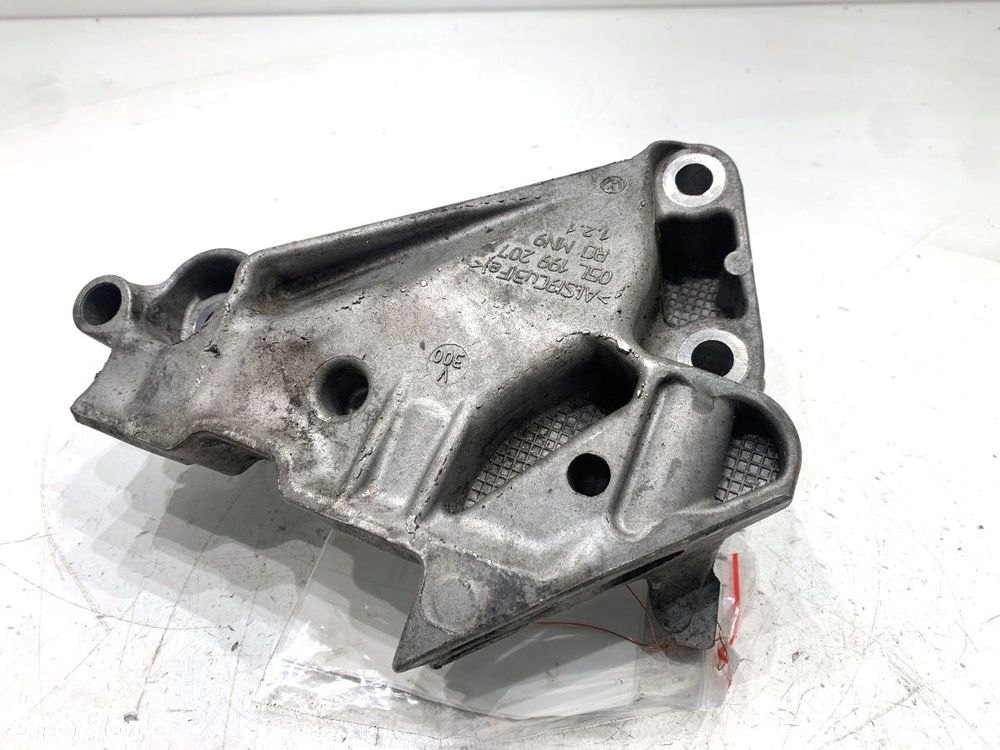 ŁAPA SILNIKA  SKODA OCTAVIA IV Combi (NX5) 2019 - 2022 2.0 TDI 110 kW [150 KM] olej napędowy 2019 - 1