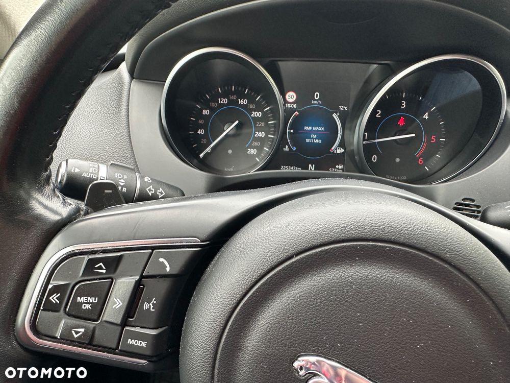 Jaguar F-Pace 2.0 i4D AWD Prestige - 38