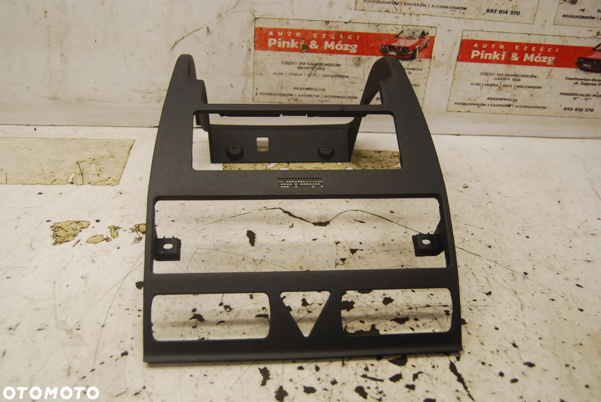 RAMKA OBUDOWA KONSOLI RADIA 8L0863263A AUDI A3 8L - 1