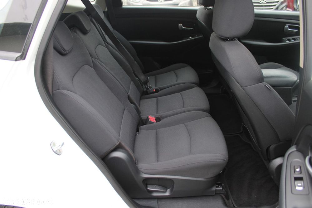 Kia Carens - 25
