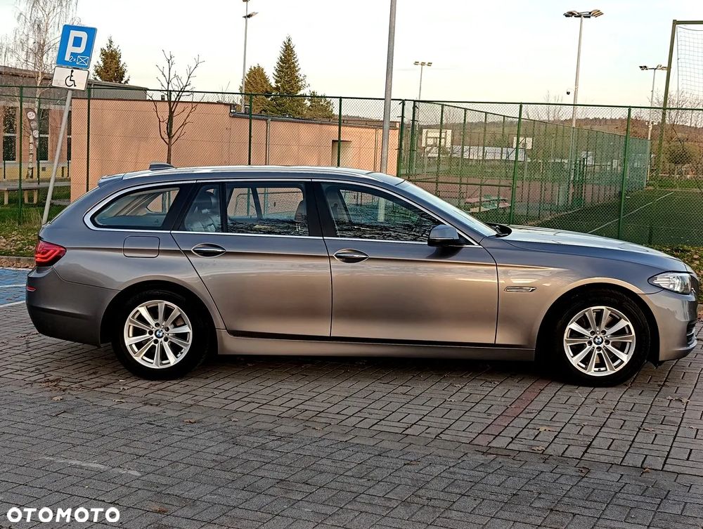 BMW Seria 5 525d Sport-Aut Modern Line - 22