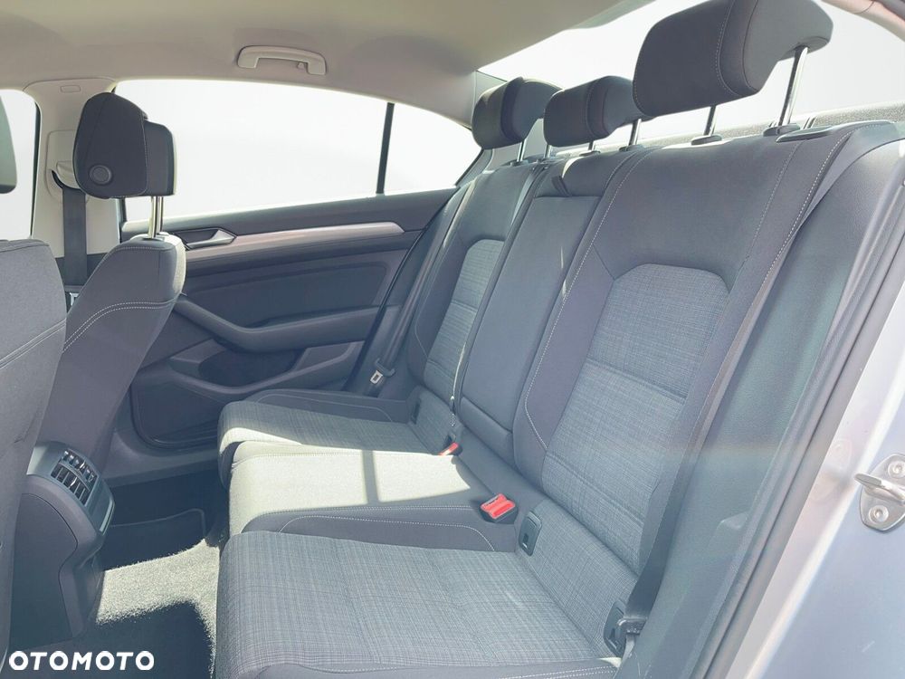Volkswagen Passat 2.0 TDI Business DSG - 14