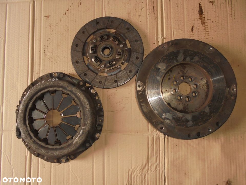 SPRZEGLO TARCZA DOCISK AVENSIS T22 1.8 16V - 2