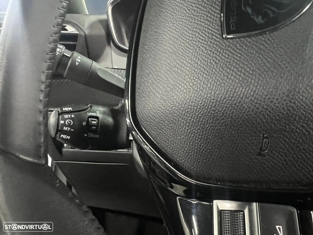 Peugeot 2008 1.2 PureTech Active Pack - 18