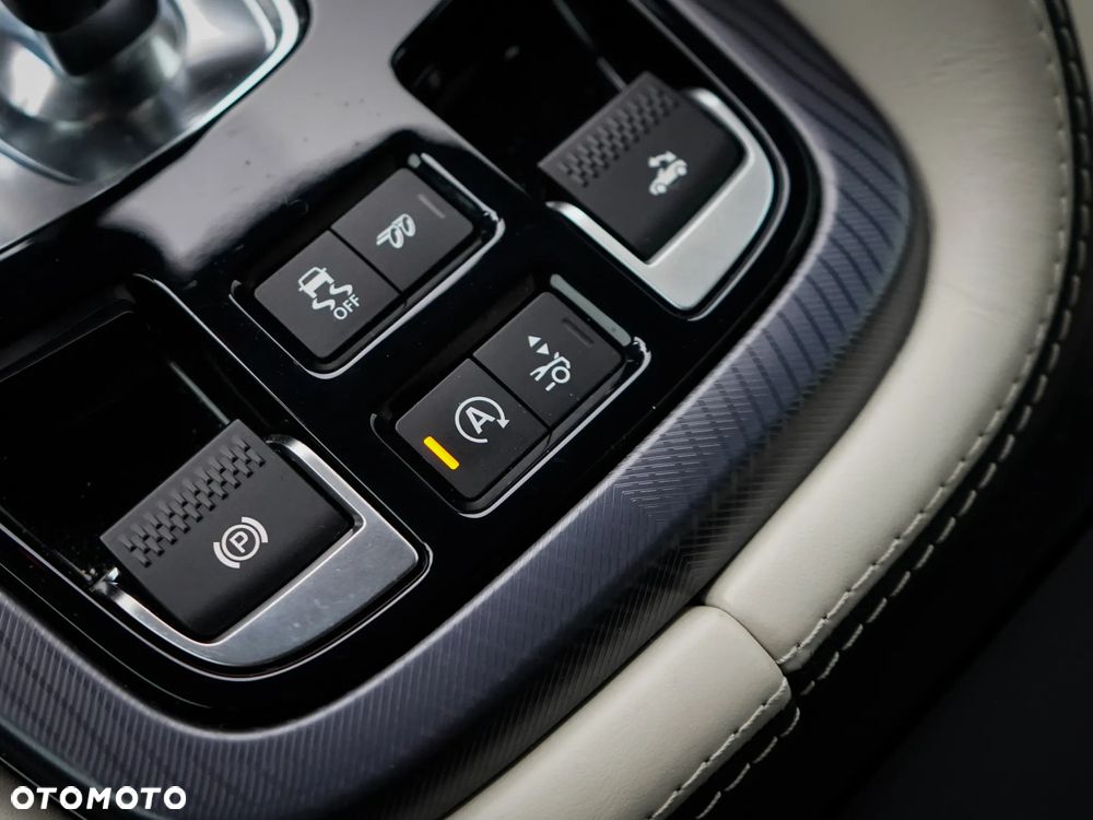 Jaguar F-Type P300 R-Dynamic - 25