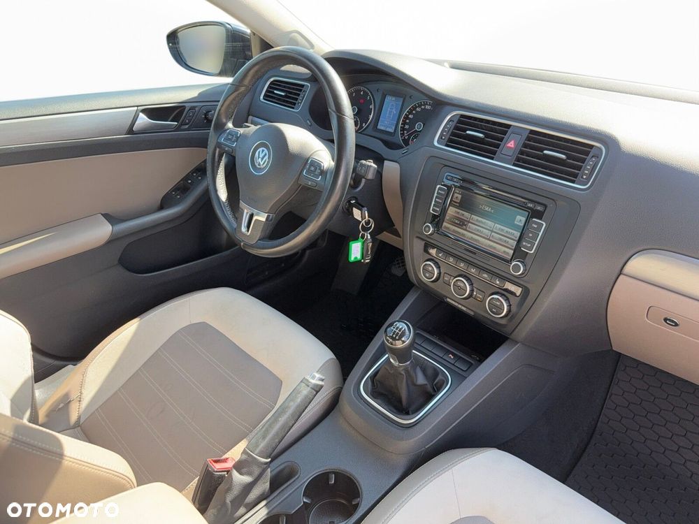 Volkswagen Jetta 1.4 TSI Comfortline - 26