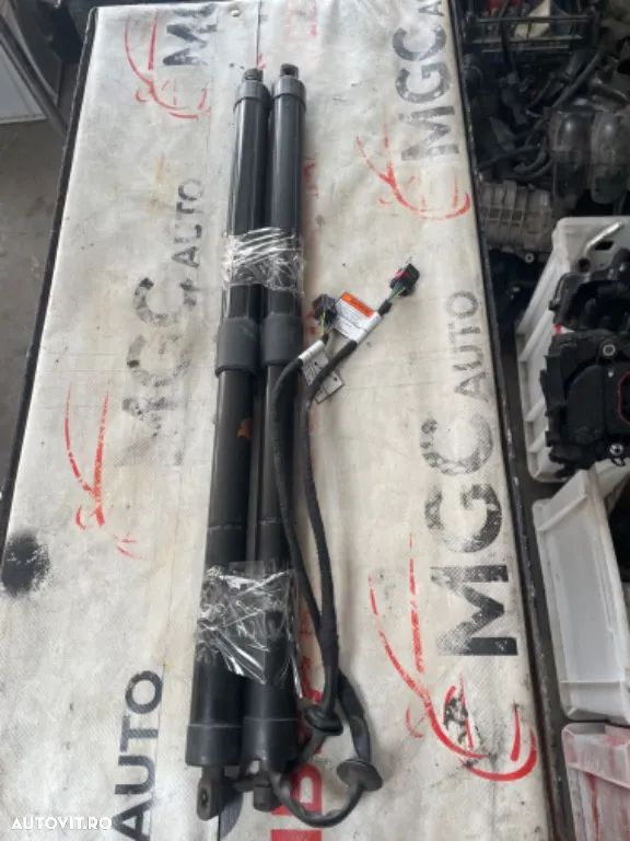 Dezmembram Volo XC60 An 2017 motor D4204T4 automata - 7
