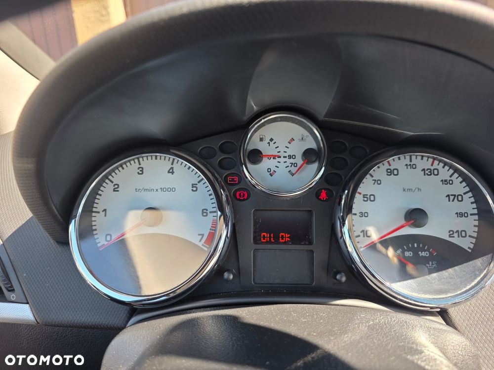 Peugeot 207 1.4 - 6