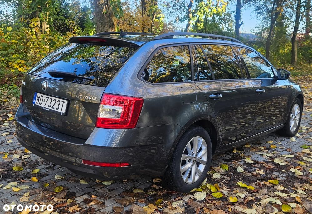 Skoda Octavia 1.6 TDI DSG Ambition - 6