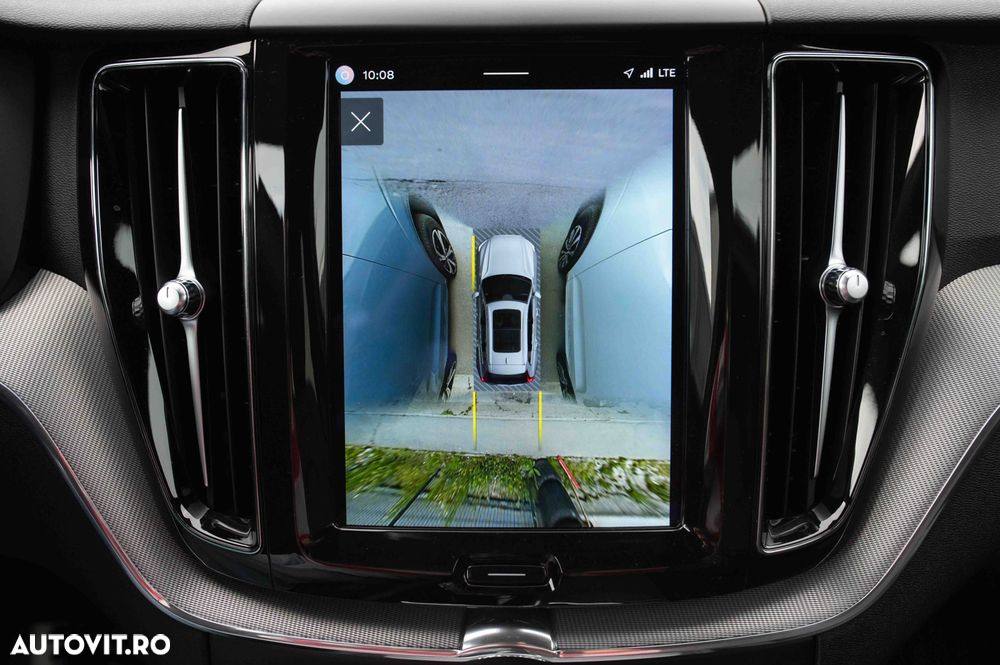 Volvo XC 60 B4 D AWD Plus Dark - 32