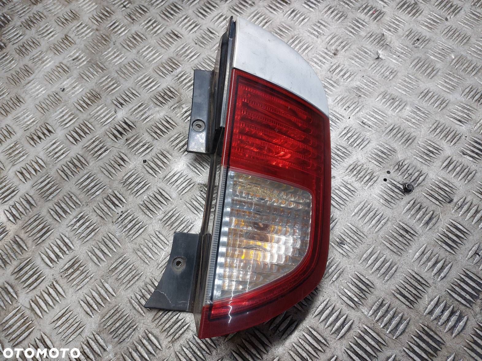 LAMPA PRAWY TYŁ SSANGYONG KYRON I - 1