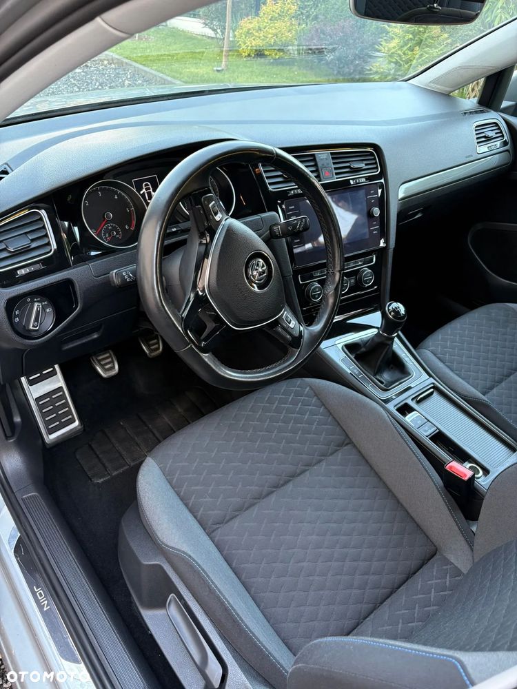 Volkswagen Golf - 21