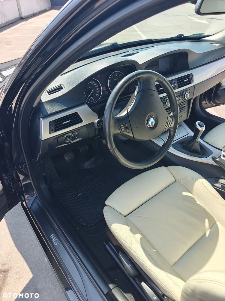 BMW Seria 3 325xi - 16