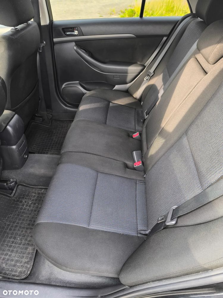 Toyota Avensis 2.0 D-4D - 19