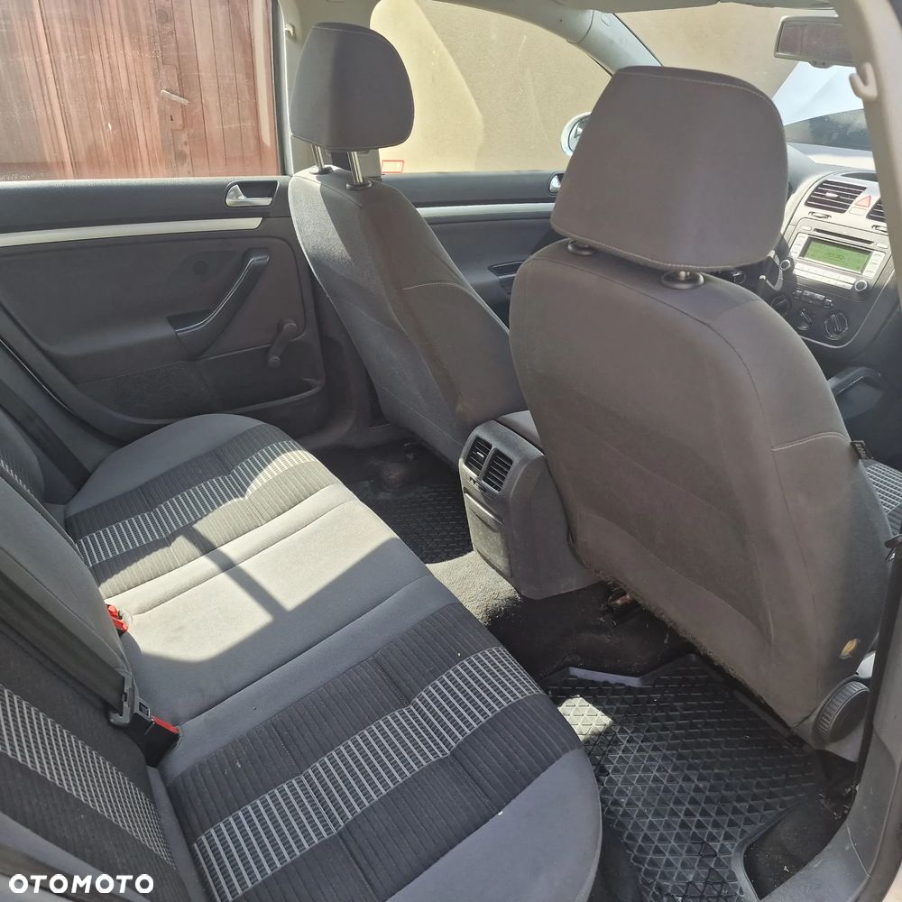 Volkswagen Golf 1.6 Comfortline - 6