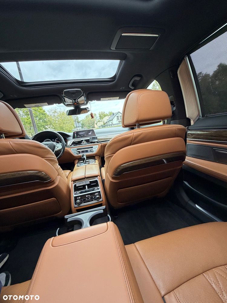BMW Seria 7 750Li xDrive - 25