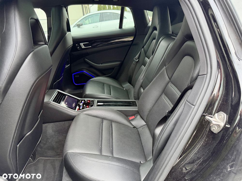 Porsche Panamera 4 - 24