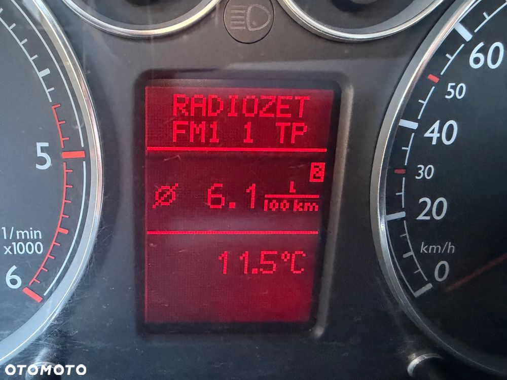 Volkswagen Sharan 1.9 TDI Comfortline Family - 24