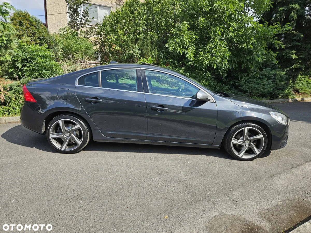 Volvo S60 D3 R-Design - 2
