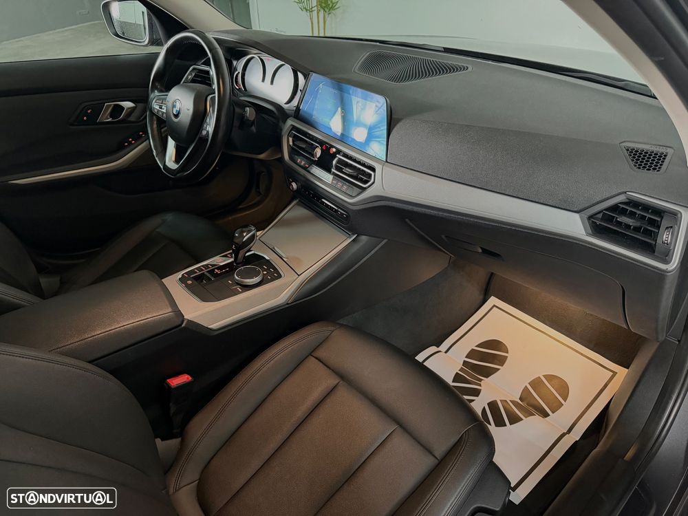 BMW 318 d Aut. Sport Line - 11