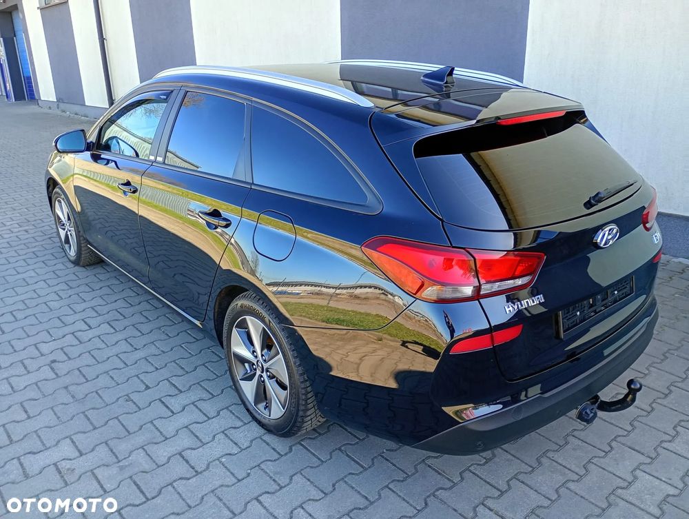 Hyundai i30 1.6 CRDI DCT Intro - 5