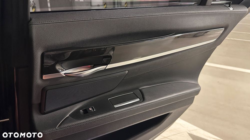 BMW Seria 7 740d xDrive - 33