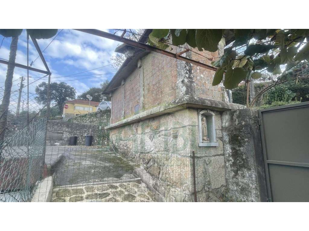 Moradia T6 e terreno com fruteiras - Grande imagem: 3/21