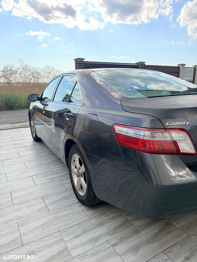 Toyota Camry - 4