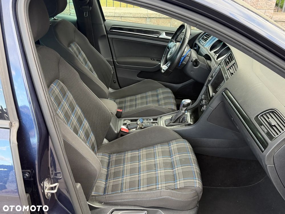 Volkswagen Golf - 13