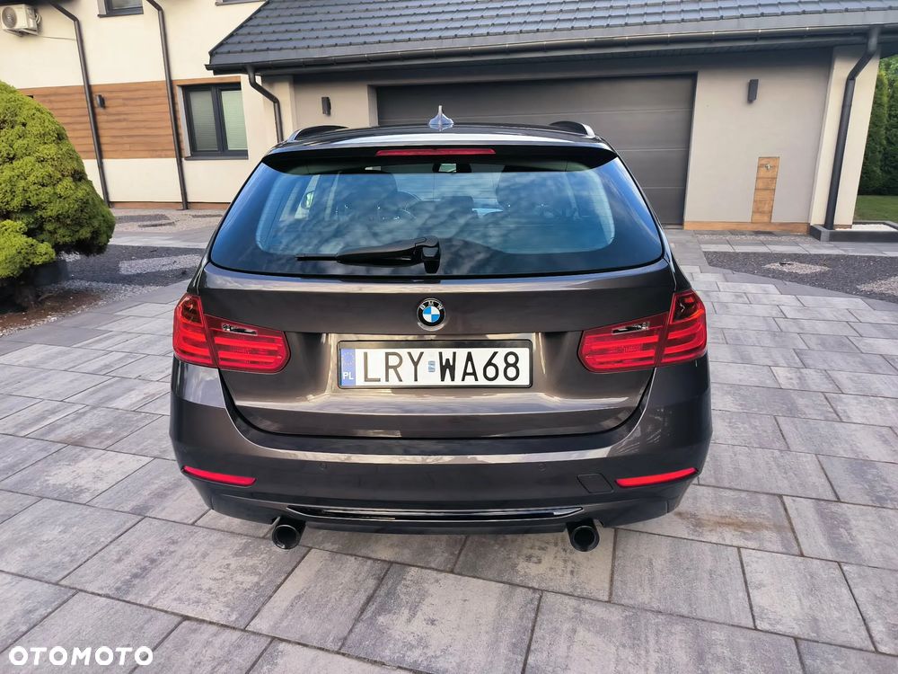 BMW Seria 3 335i xDrive Sport Line - 4