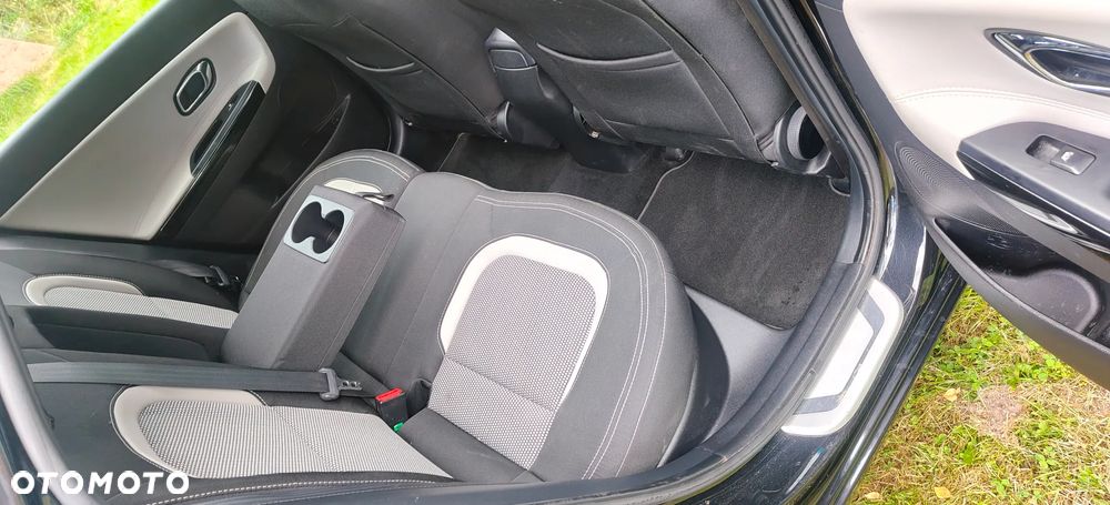 Kia Ceed 1.6 GDI DCT Platinum Edition - 12