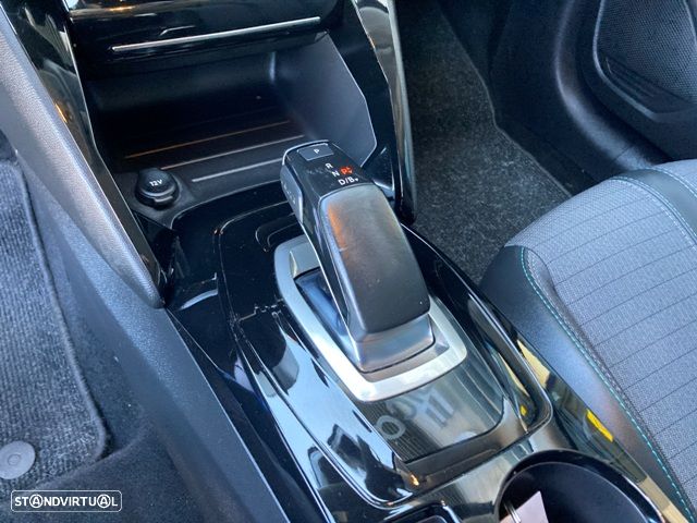 Peugeot e-208 Allure - 29