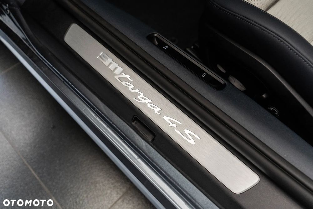 Porsche 911 Targa 4S - 34