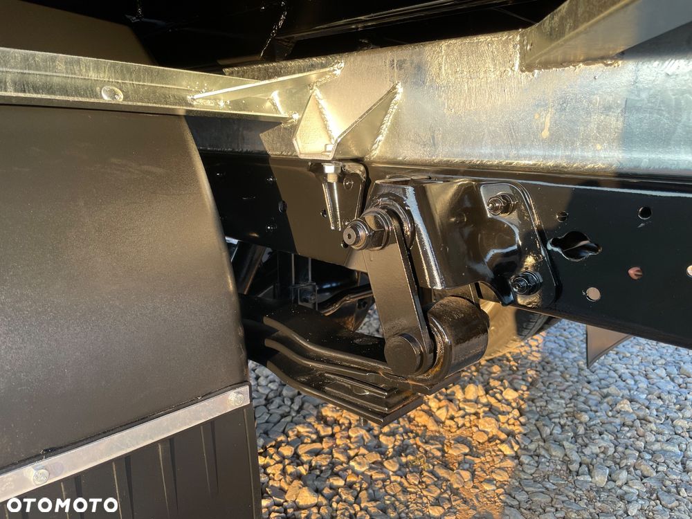 Nissan Cabstar NT400 - 11