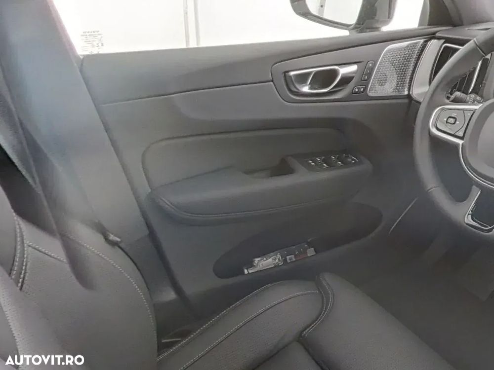 Volvo XC 60 B5 AT AWD MHEV Ultra Black Edition - 13