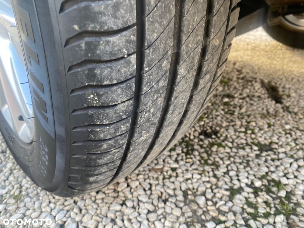 Ford Kuga 2.0 TDCi 2x4 Titanium - 30