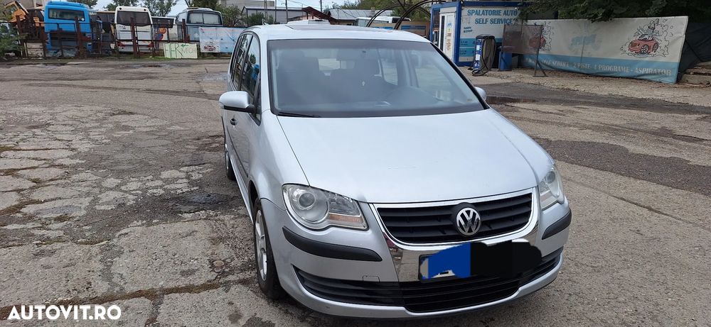 Volkswagen Touran 1.9 TDI DPF Conceptline DSG - 1