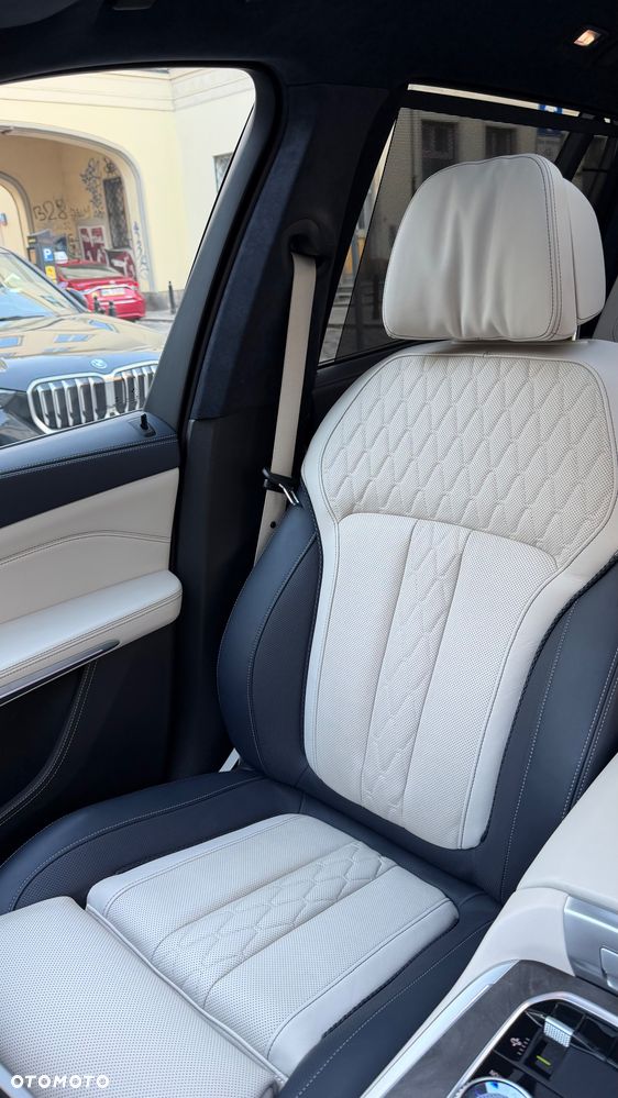 BMW X7 M50i sport - 25