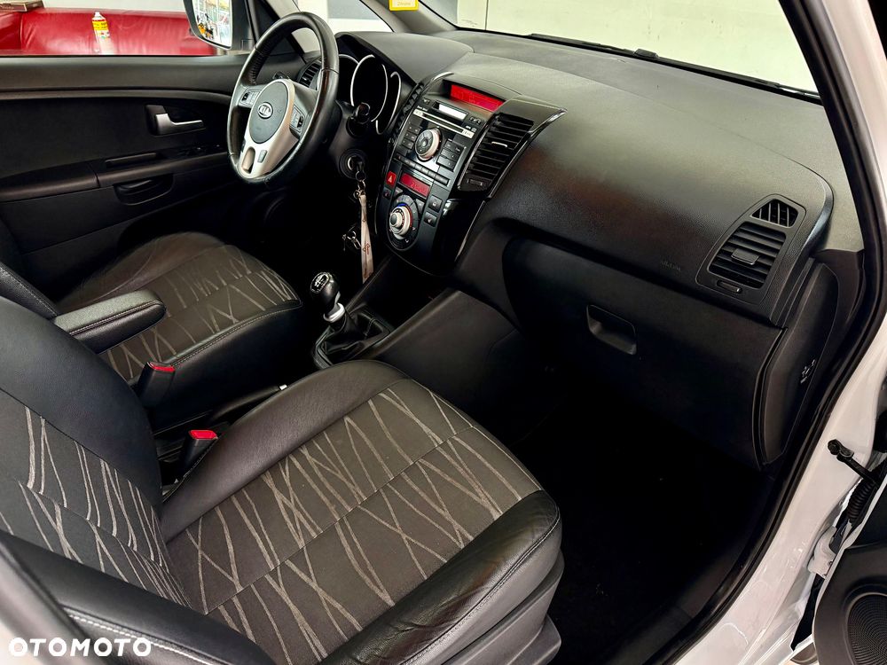 Kia Venga - 23