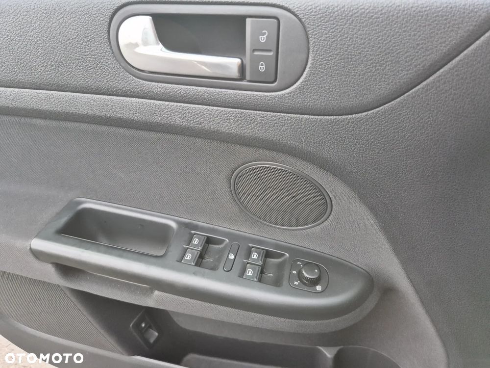 Volkswagen Golf Plus 2.0 TDI DPF Comfortline - 10