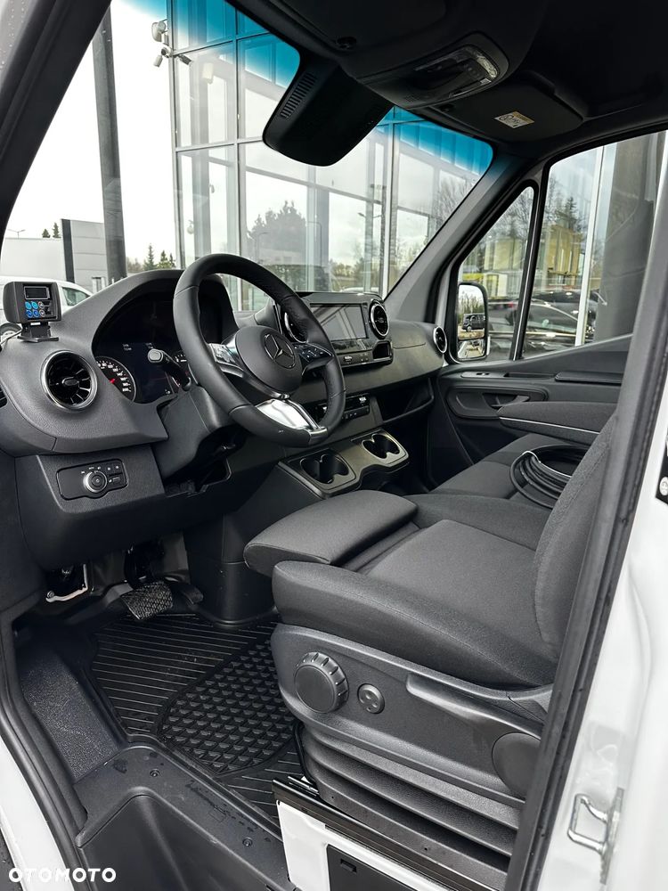 Mercedes-Benz Sprinter - 10