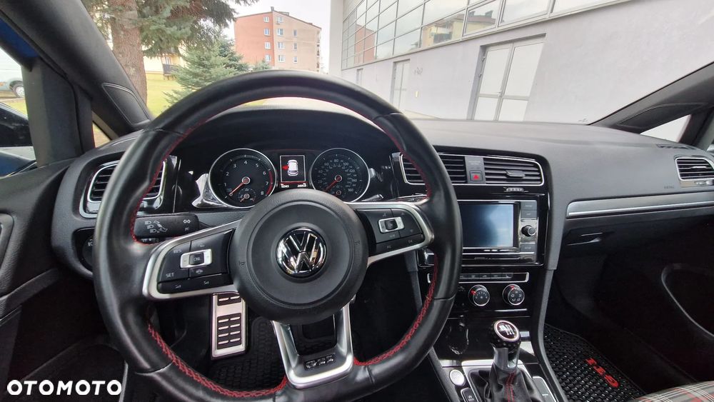 Volkswagen Golf - 26