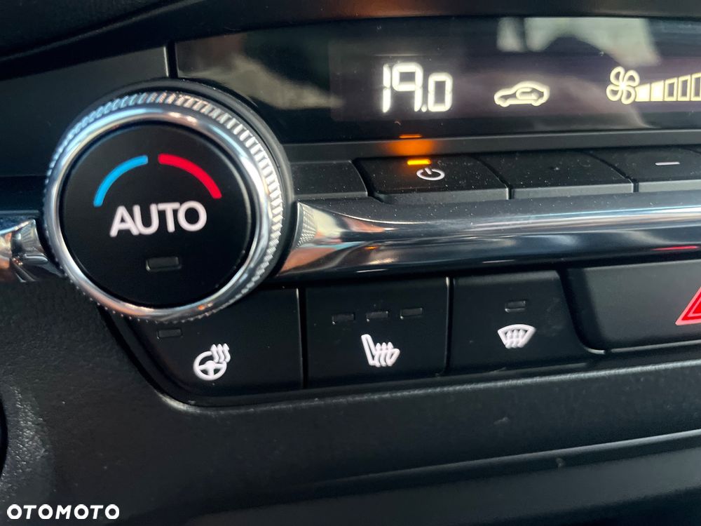 Mazda 3 e-SKYACTIV-G 122 M HYBRID DRIVE EXCLUSIVE-LINE - 26