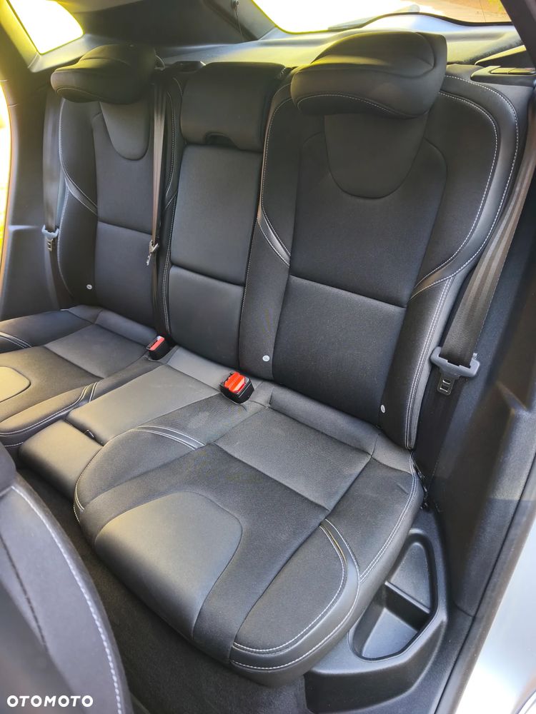 Volvo V40 D3 Drive-E SCR Momentum - 11