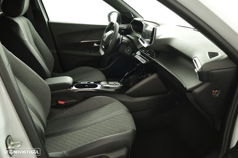 Peugeot 2008 1.2 PureTech Allure EAT8 - 22