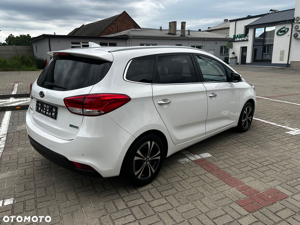 Kia Carens - 8